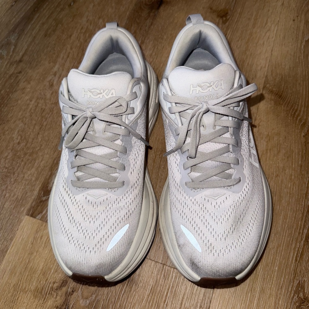 Hoka Bondi Women's Athletic Shoes in Cream and Gray